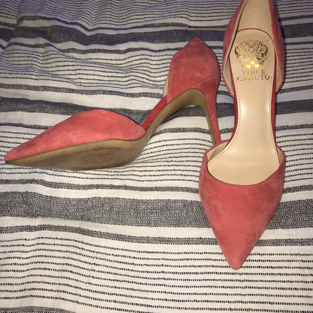 Vince Camuto coral / salmon  suede pumps heels